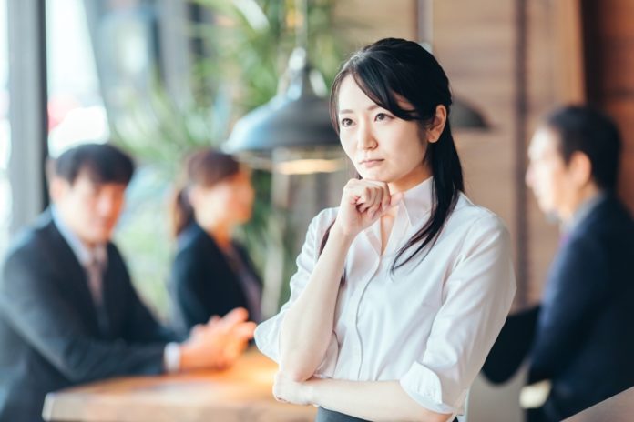 Asian,Business,Woman,Worrying,In,The,Office